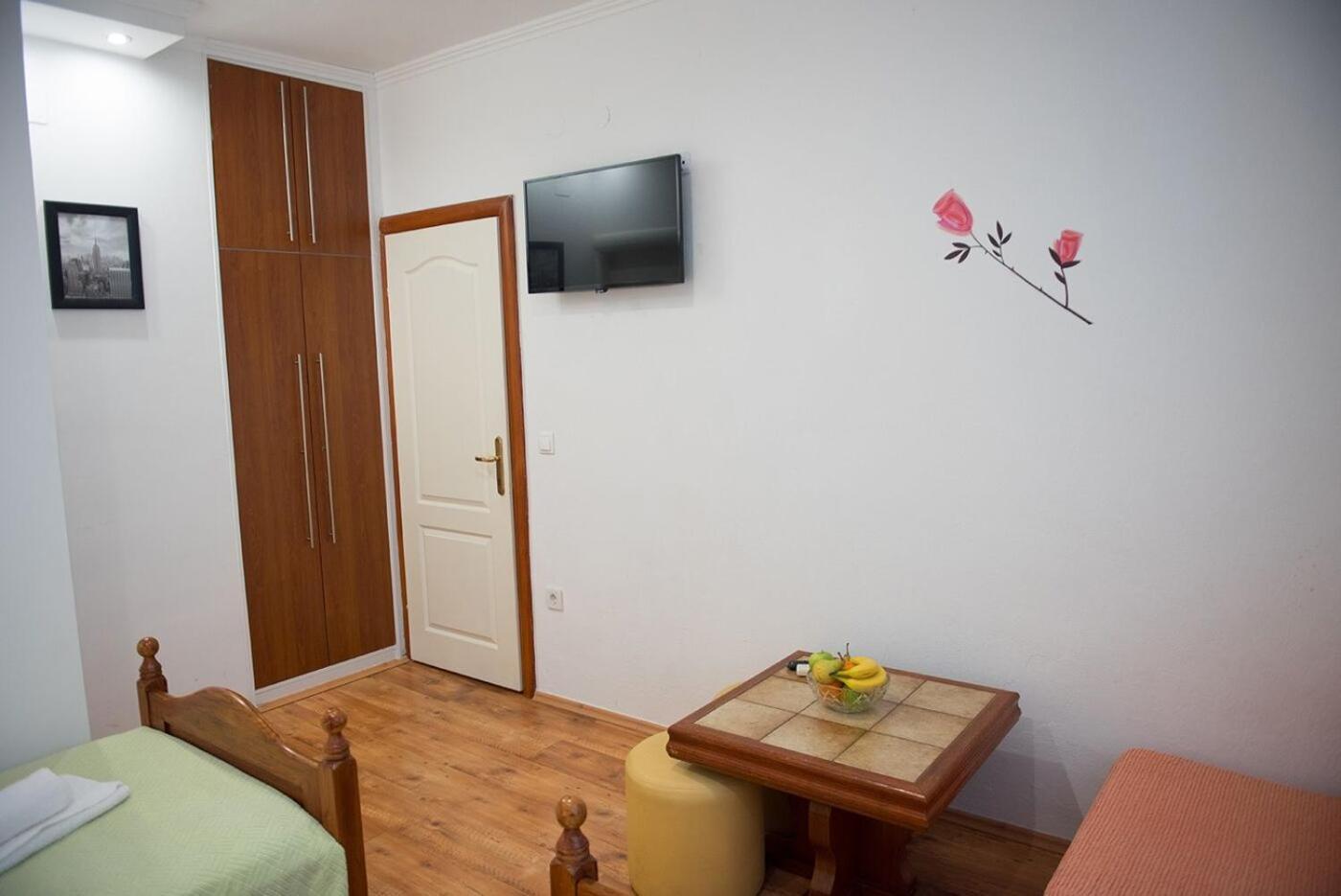 Apartments And Rooms Robi Podstrana Exterior photo