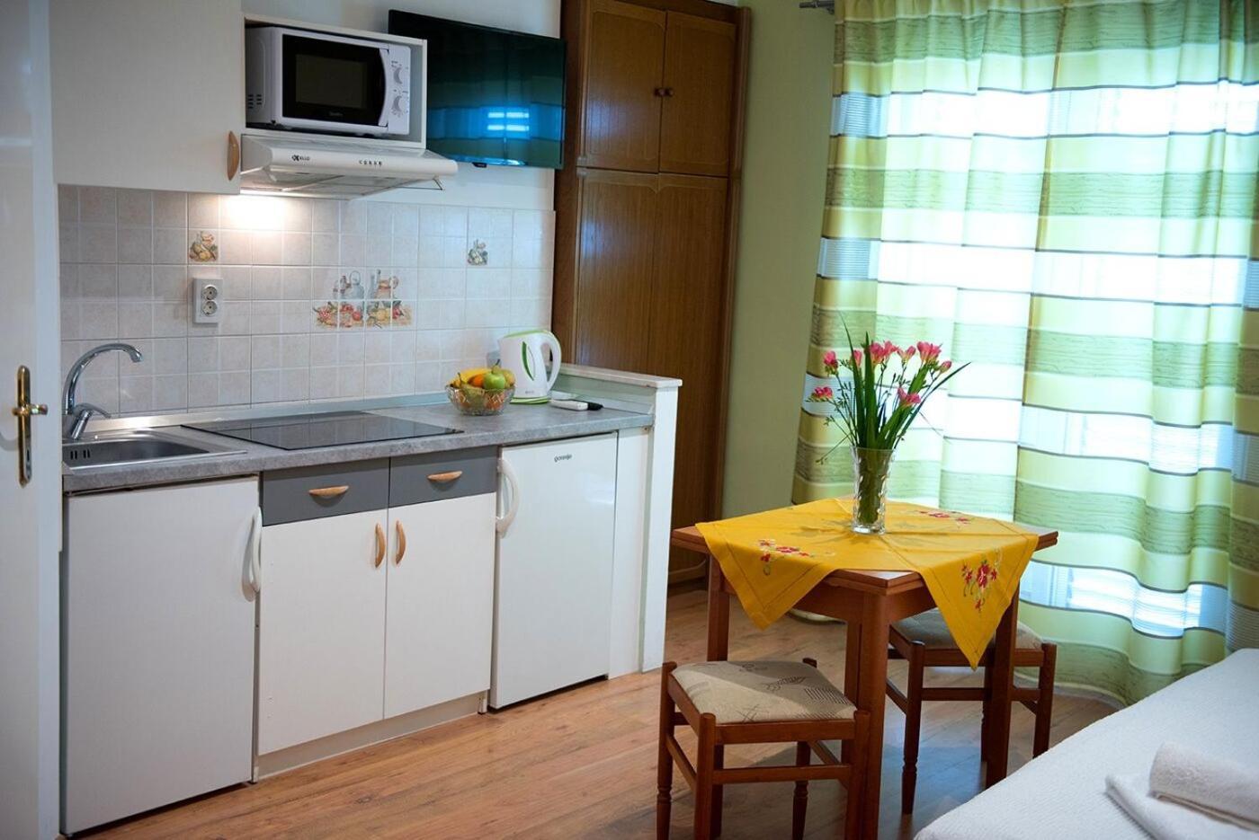 Apartments And Rooms Robi Podstrana Exterior photo
