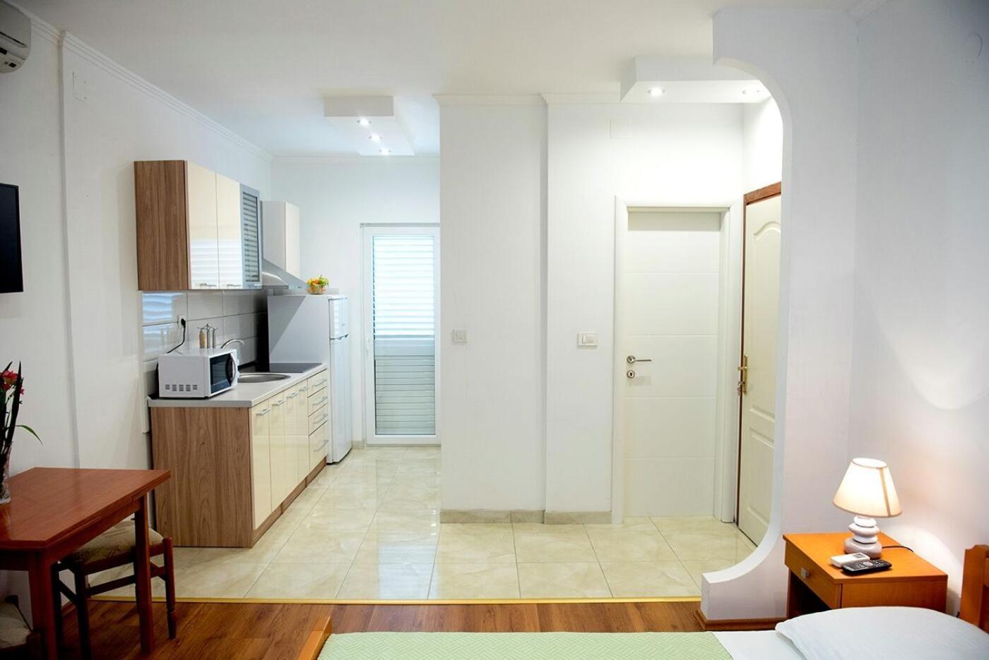 Apartments And Rooms Robi Podstrana Exterior photo
