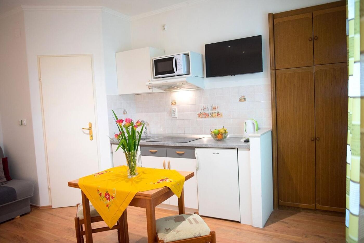 Apartments And Rooms Robi Podstrana Exterior photo