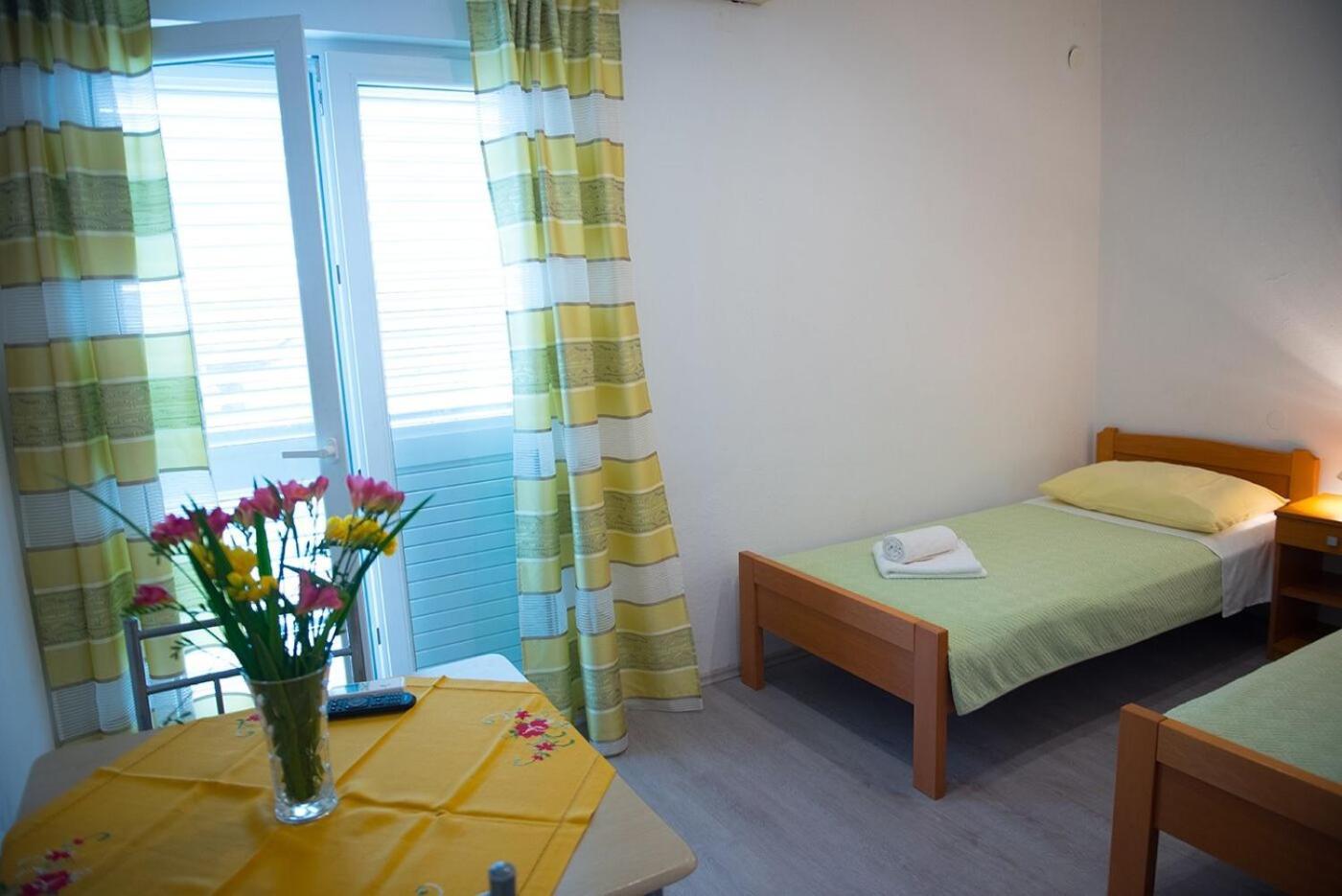 Apartments And Rooms Robi Podstrana Exterior photo