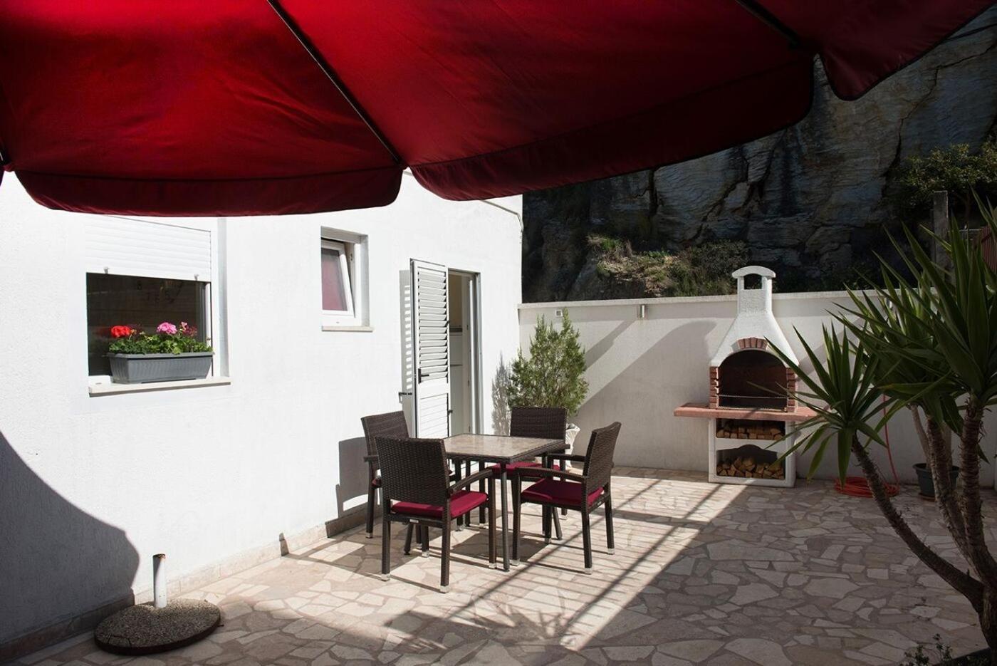 Apartments And Rooms Robi Podstrana Exterior photo