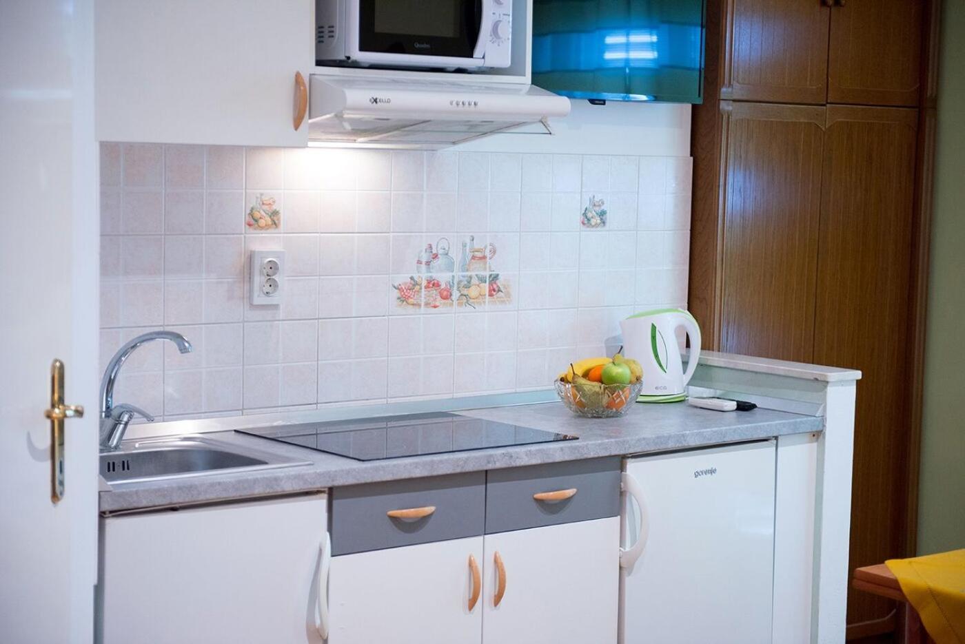 Apartments And Rooms Robi Podstrana Exterior photo